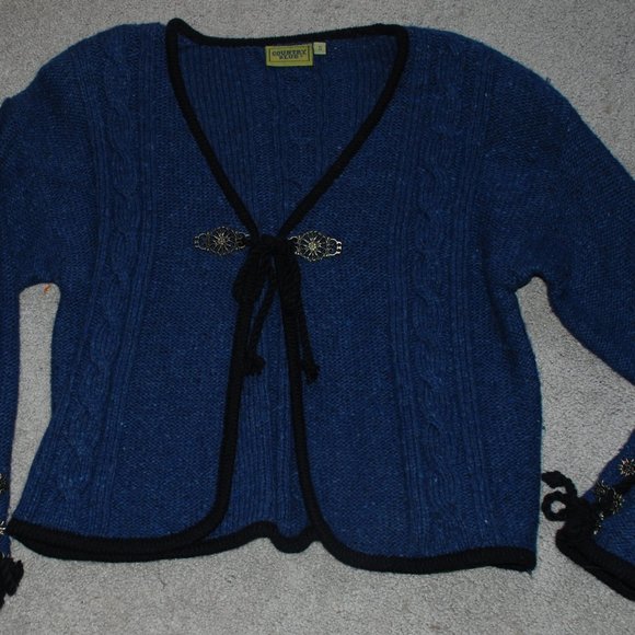 Vintage German Cardigan Sweater with German Edelweiss Flowers - Size Small - Picture 2 of 9